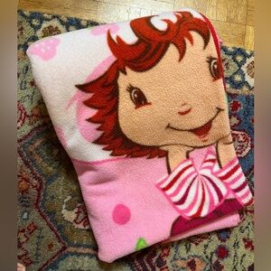 Vintage Y2k 2004 Strawberry shortcake fleece soft and cozy blanket sweetie pie